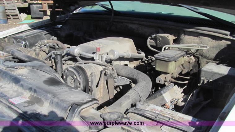 image for item E3745 1998 Chevrolet C/K 3500 Cheyenne flatbed truck