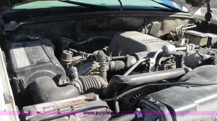 image for item E3745 1998 Chevrolet C/K 3500 Cheyenne flatbed truck