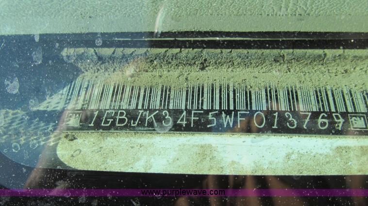 image for item E3745 1998 Chevrolet C/K 3500 Cheyenne flatbed truck