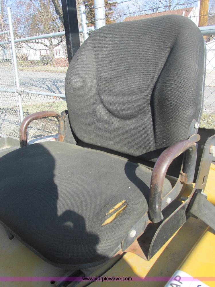 image for item E7094 Daewoo electric forklift