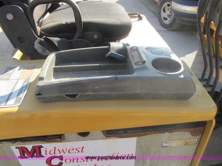 image for item E7094 Daewoo electric forklift