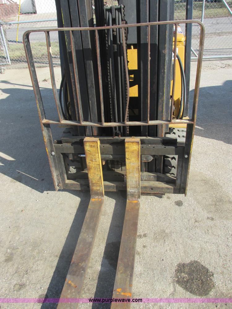 image for item E7094 Daewoo electric forklift