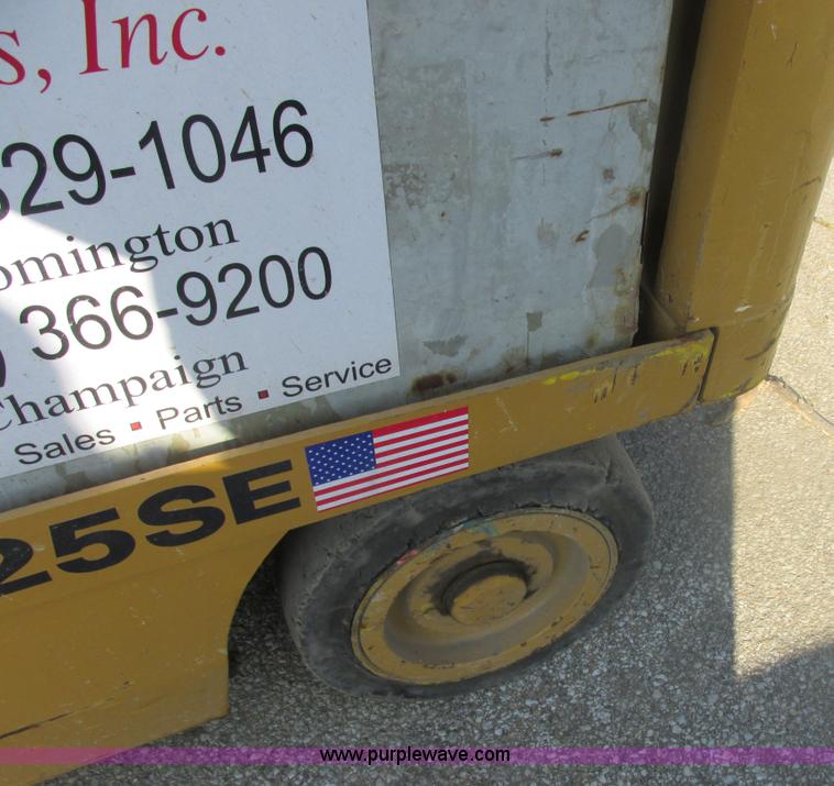 image for item E7094 Daewoo electric forklift