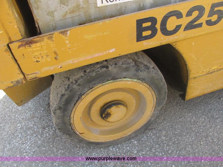 image for item E7094 Daewoo electric forklift