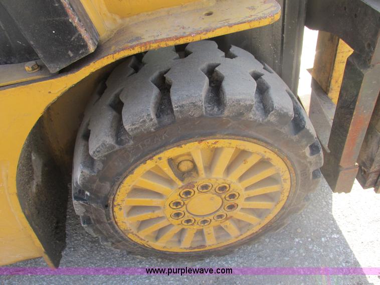 image for item E7094 Daewoo electric forklift