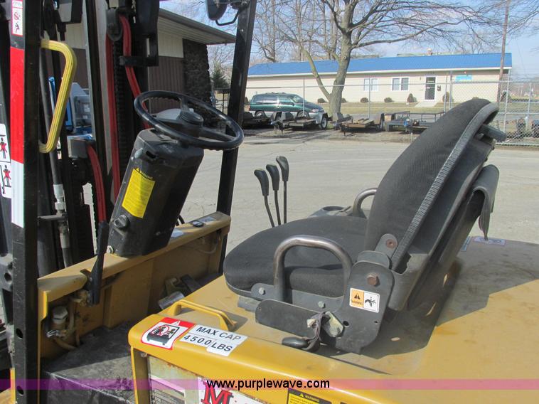 image for item E7095 Daewoo electric forklift
