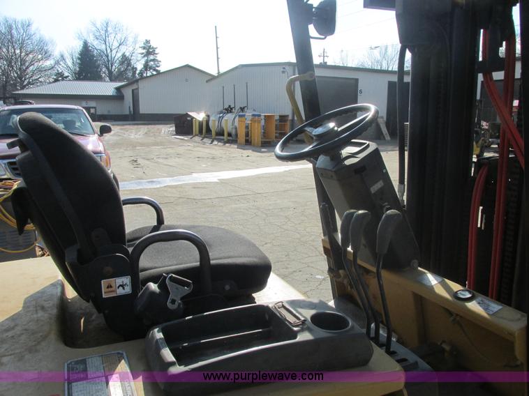 image for item E7095 Daewoo electric forklift