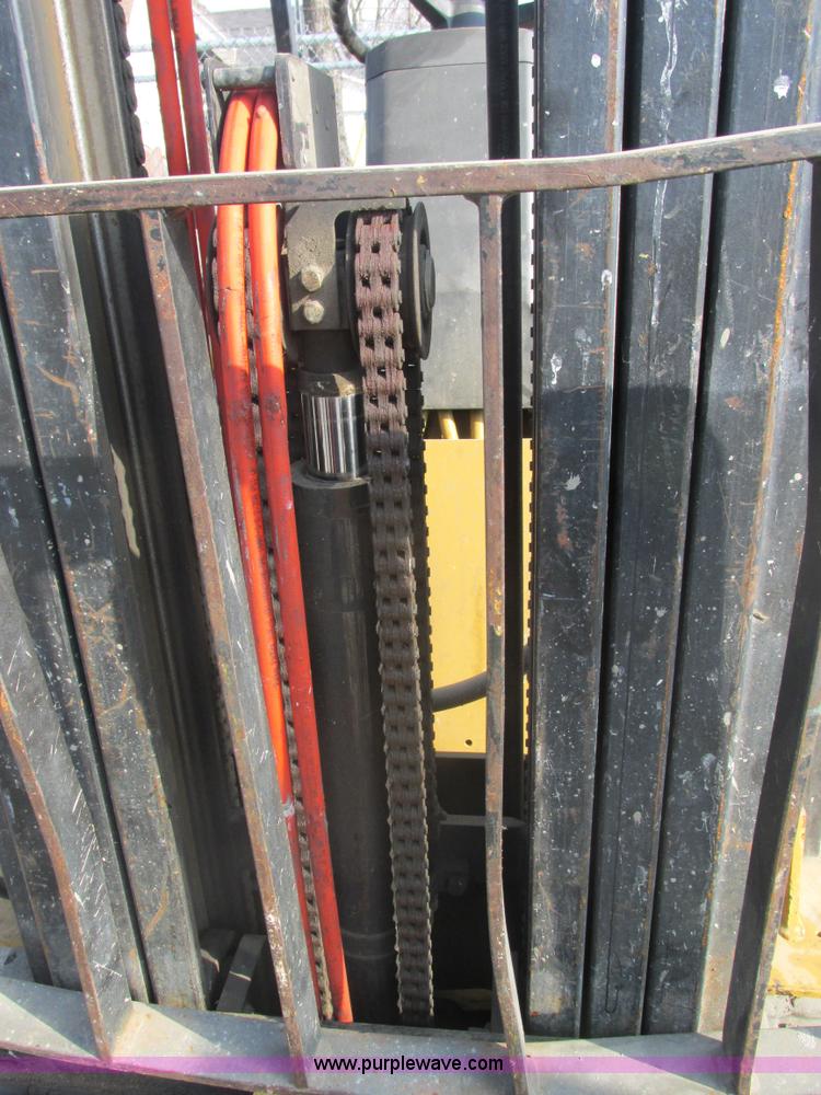 image for item E7095 Daewoo electric forklift