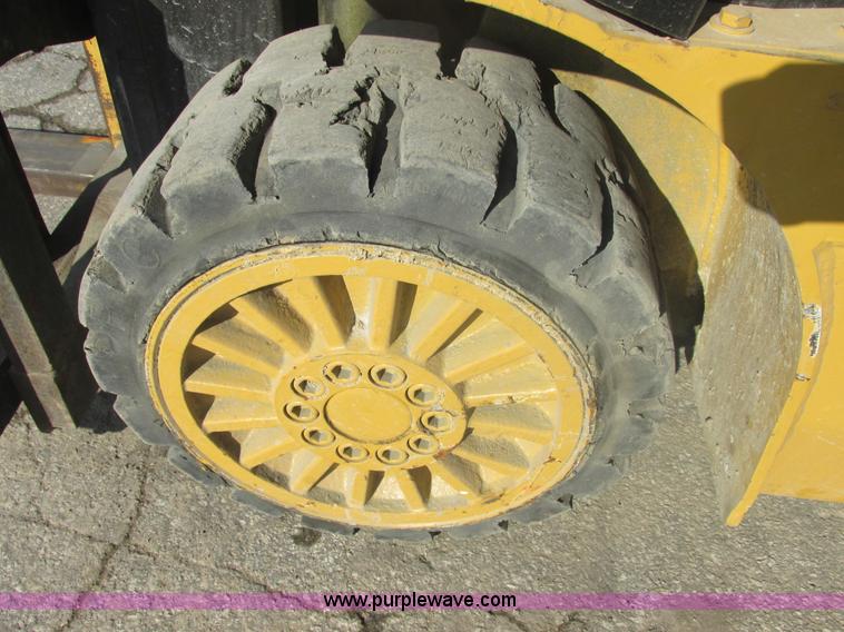 image for item E7095 Daewoo electric forklift