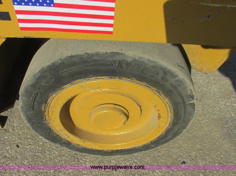 image for item E7095 Daewoo electric forklift