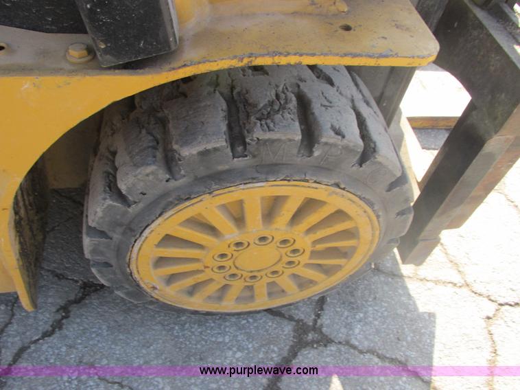 image for item E7095 Daewoo electric forklift