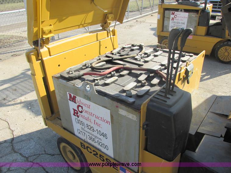 image for item E7095 Daewoo electric forklift