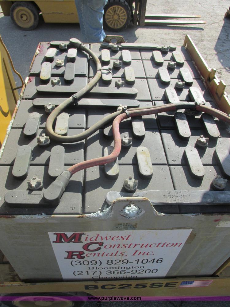 image for item E7095 Daewoo electric forklift