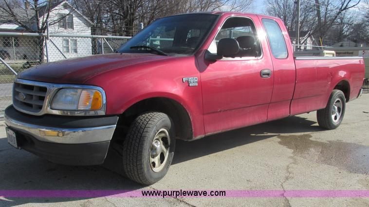 image for item E7096 2002 Ford F150 XL SuperCab pickup truck