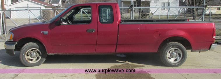 image for item E7096 2002 Ford F150 XL SuperCab pickup truck