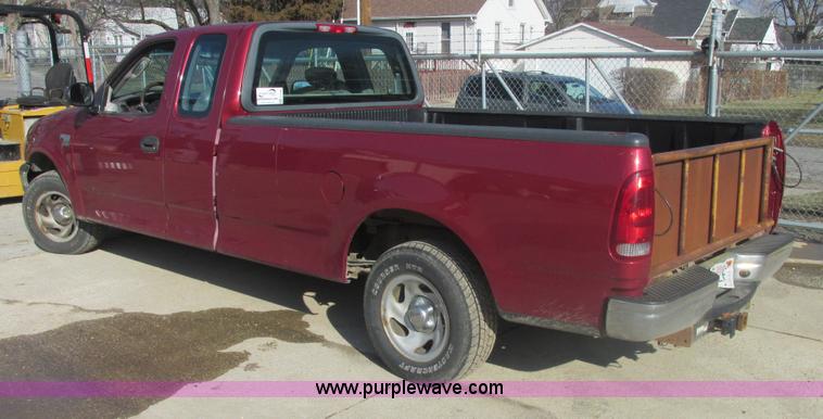 image for item E7096 2002 Ford F150 XL SuperCab pickup truck