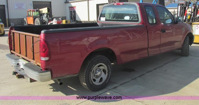 image for item E7096 2002 Ford F150 XL SuperCab pickup truck