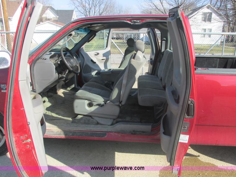 image for item E7096 2002 Ford F150 XL SuperCab pickup truck