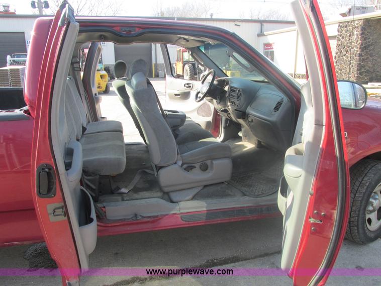 image for item E7096 2002 Ford F150 XL SuperCab pickup truck