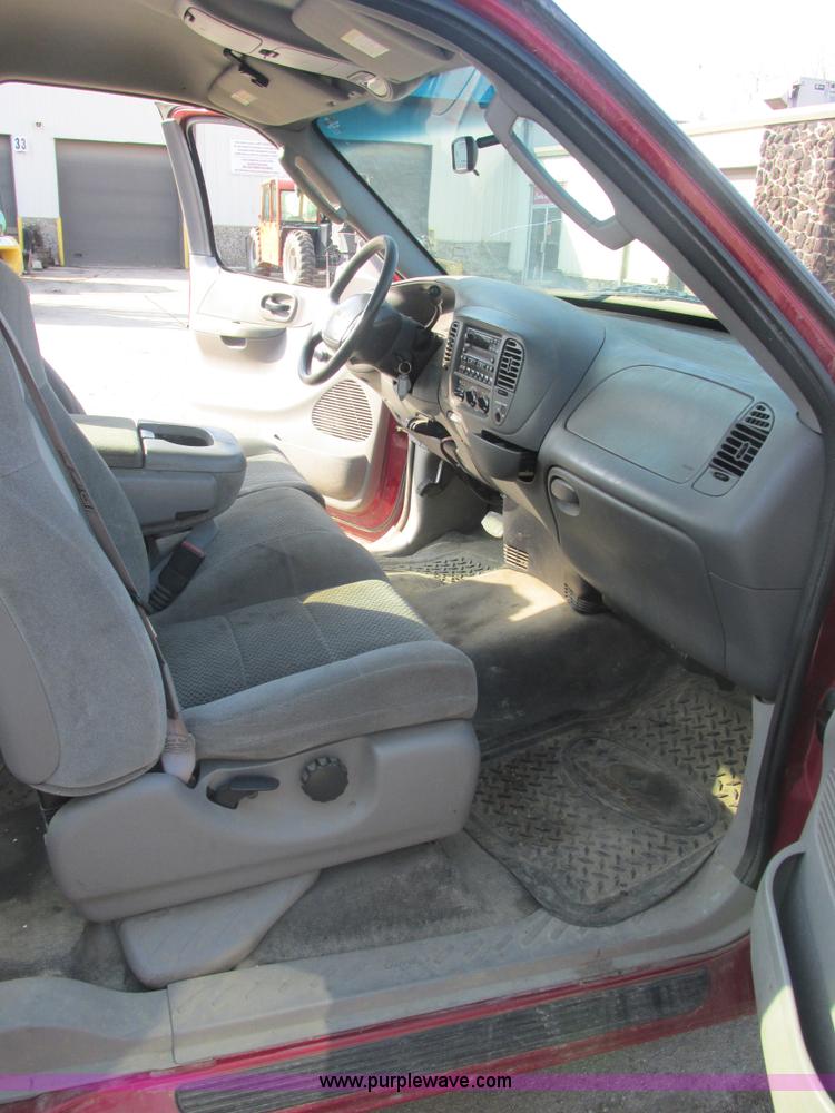 image for item E7096 2002 Ford F150 XL SuperCab pickup truck