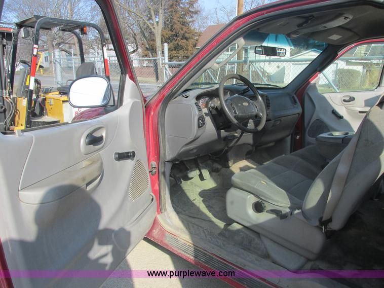 image for item E7096 2002 Ford F150 XL SuperCab pickup truck