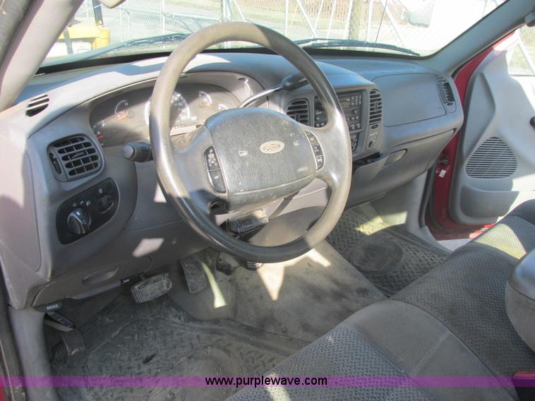 image for item E7096 2002 Ford F150 XL SuperCab pickup truck