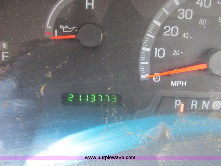 image for item E7096 2002 Ford F150 XL SuperCab pickup truck