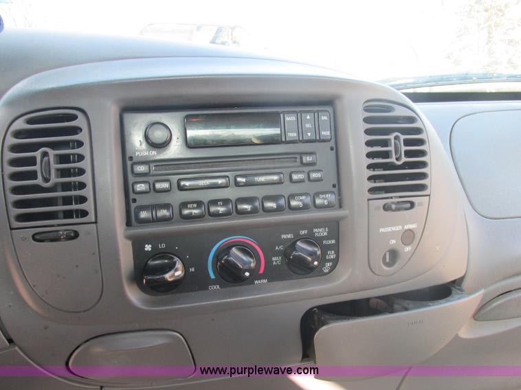 image for item E7096 2002 Ford F150 XL SuperCab pickup truck