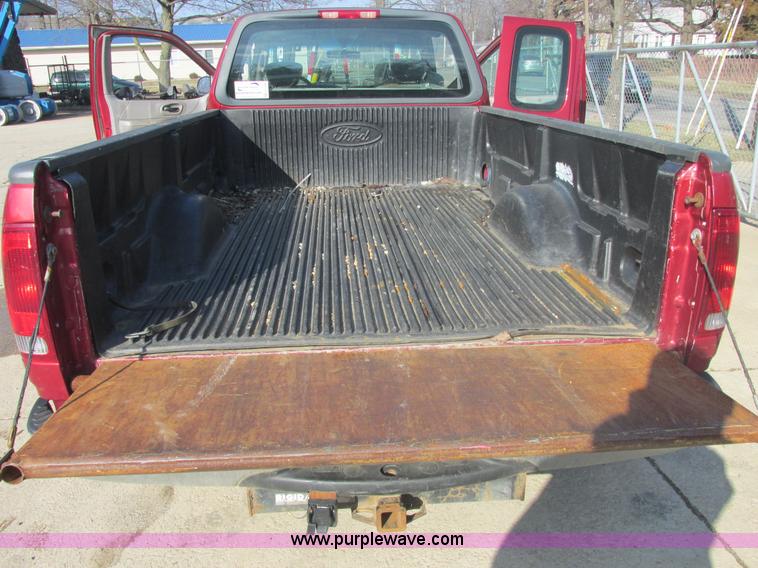 image for item E7096 2002 Ford F150 XL SuperCab pickup truck