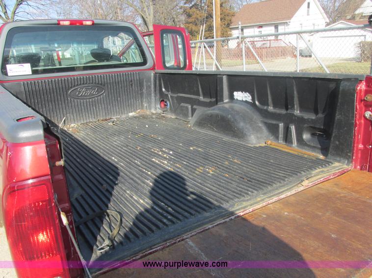 image for item E7096 2002 Ford F150 XL SuperCab pickup truck
