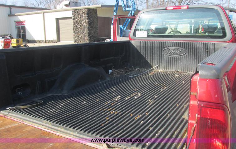 image for item E7096 2002 Ford F150 XL SuperCab pickup truck