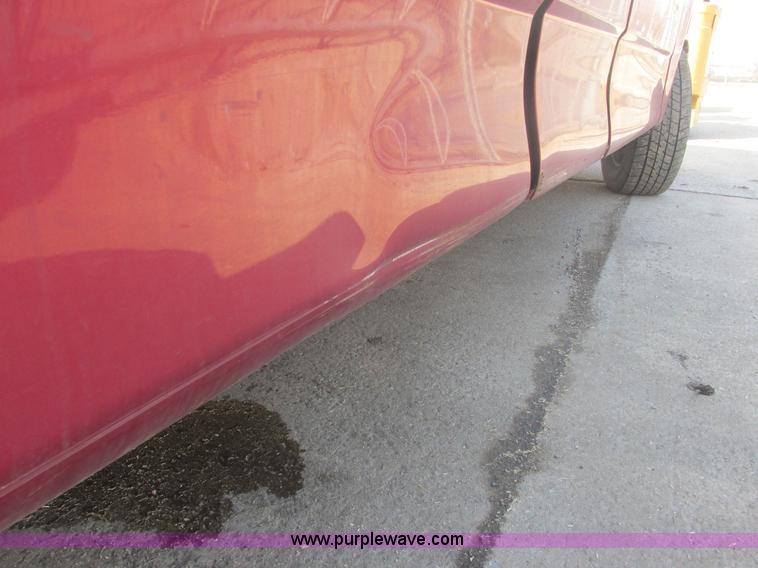 image for item E7096 2002 Ford F150 XL SuperCab pickup truck