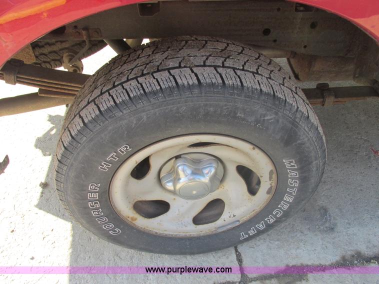 image for item E7096 2002 Ford F150 XL SuperCab pickup truck