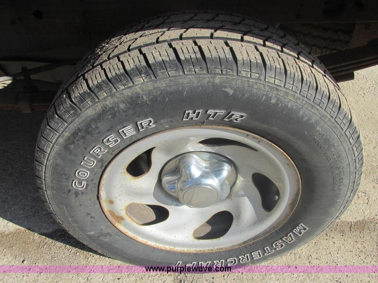 image for item E7096 2002 Ford F150 XL SuperCab pickup truck