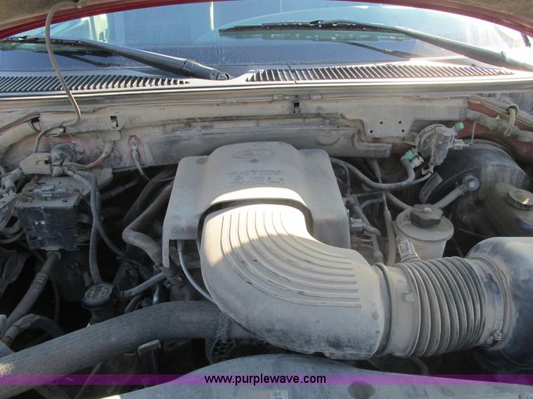 image for item E7096 2002 Ford F150 XL SuperCab pickup truck