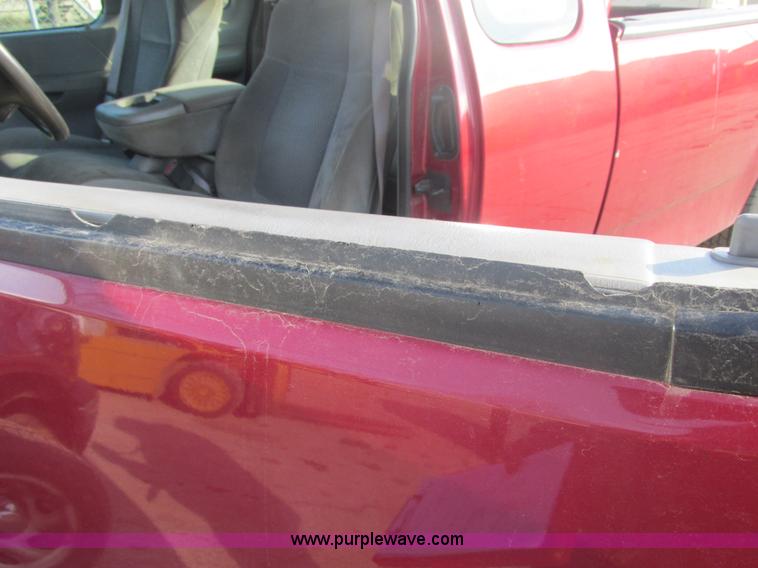 image for item E7096 2002 Ford F150 XL SuperCab pickup truck