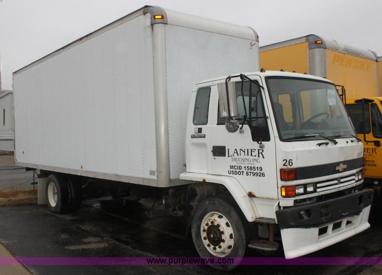 image for item E8223 1996 Chevrolet box truck