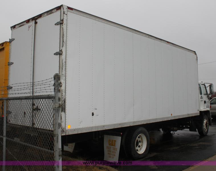 image for item E8223 1996 Chevrolet box truck