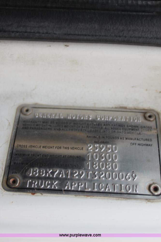 image for item E8223 1996 Chevrolet box truck