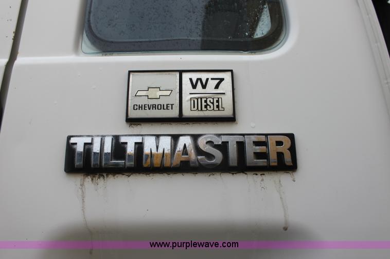 image for item E8223 1996 Chevrolet box truck