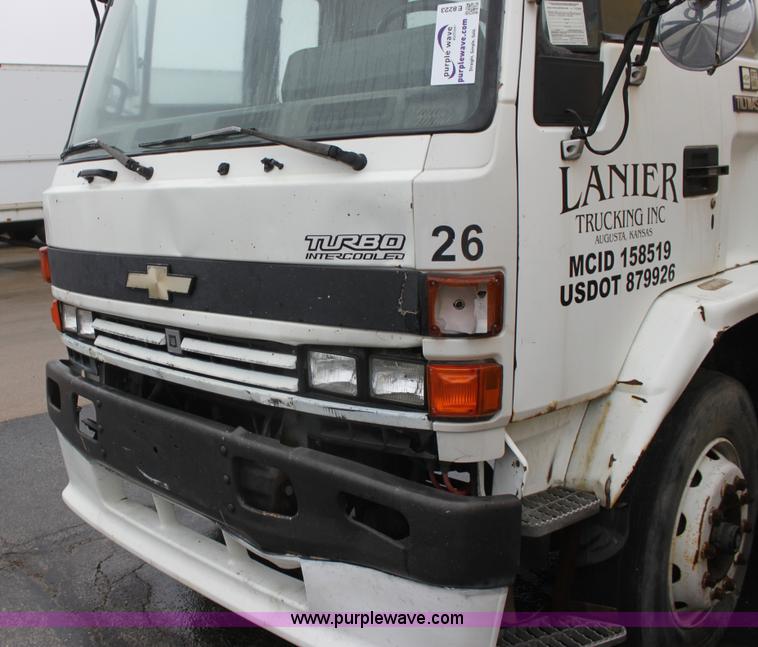 image for item E8223 1996 Chevrolet box truck