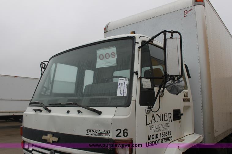 image for item E8223 1996 Chevrolet box truck