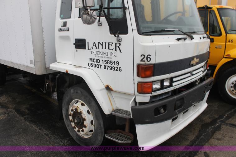 image for item E8223 1996 Chevrolet box truck