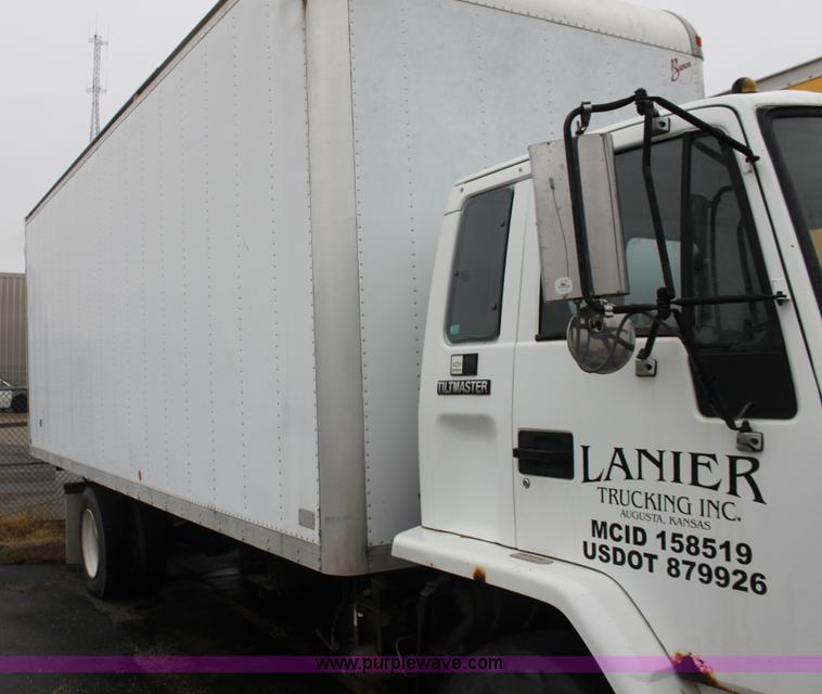 image for item E8223 1996 Chevrolet box truck