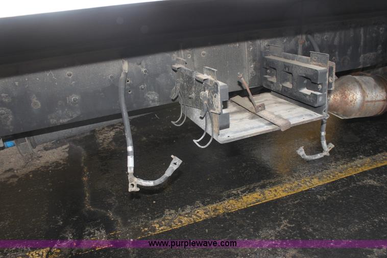 image for item E8223 1996 Chevrolet box truck