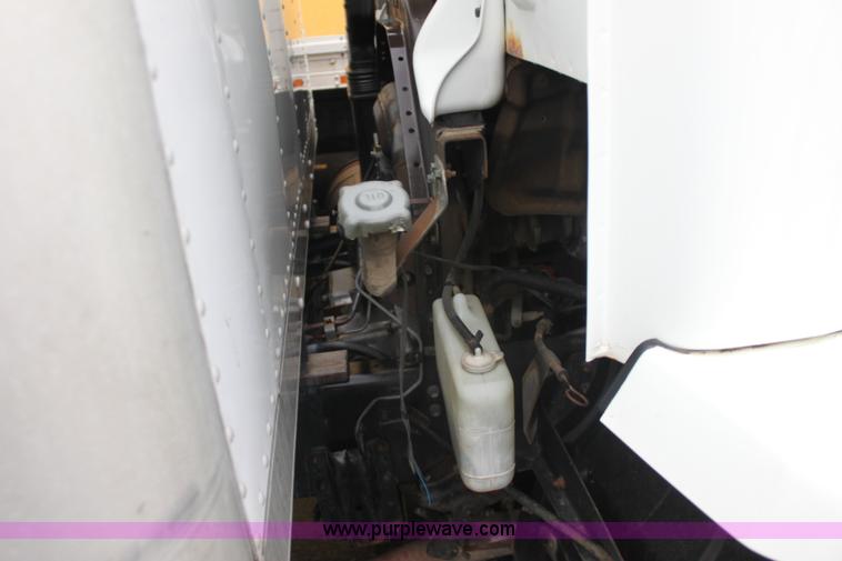 image for item E8223 1996 Chevrolet box truck