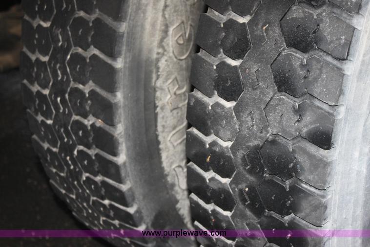 image for item E8223 1996 Chevrolet box truck