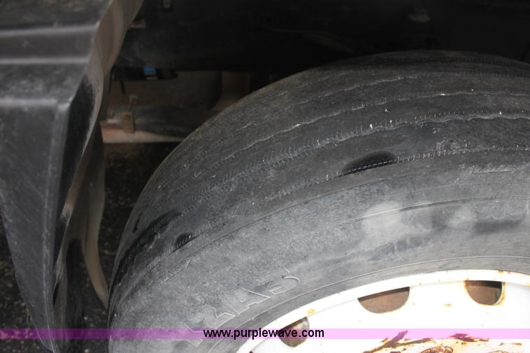 image for item E8223 1996 Chevrolet box truck