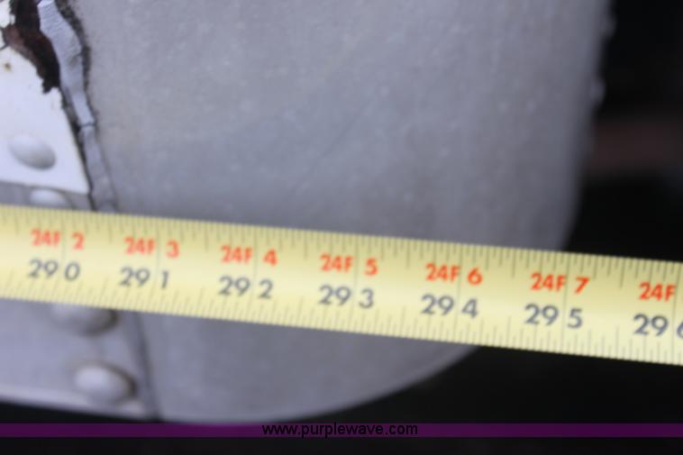 image for item E8223 1996 Chevrolet box truck