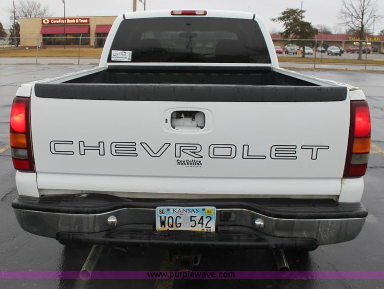 image for item E8347 2000 Chevrolet 2500 Extended Cab pickup truck